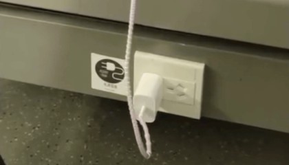 高铁上的充电口到底归谁用？12306回应