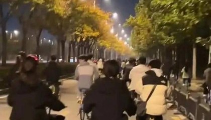 “50公里夜骑开封拿下！”共享单车怎么办？企业回应