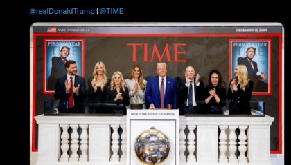 “年度人物”特朗普敲响纽交所开市钟，强调“股市就是一切”