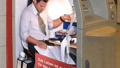 离谱！AI超市“无人”收款，1000个印度人藏在背后……