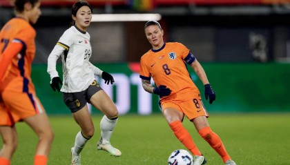 热身赛-金坤破门中国女足下半场崩盘 18分钟丢4球1-4荷兰