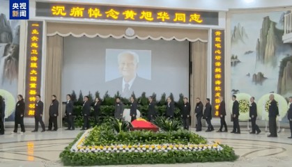 倾尽一城花，只为奠一人！今天，我们送别为国“深潜”的他