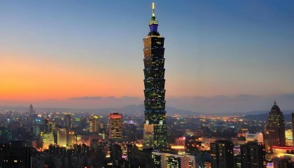 200美军抵台，大批武器将运到台湾，解放军却按兵不动？专家给了回应