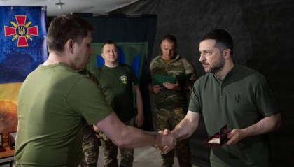 乌总统突访前线，声称中方雇佣兵参战，并扬言报复，到底谁会替俄卖命？