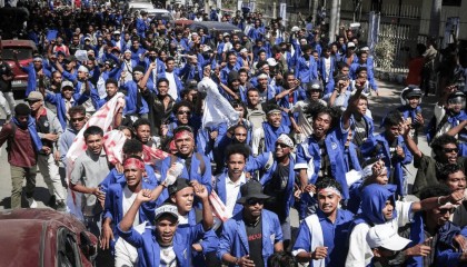 东帝汶年轻人抗议 反对为官员配备新车