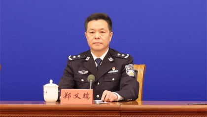 出售出入境证件案告破，警方查明非法从事外汇汇兑偷渡客百余名