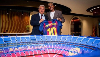 18岁亚马尔与巴萨正式签署续约合同 下赛季身披10号球衣