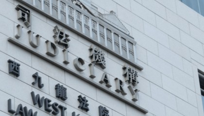 地勤偷拍空姐裙底近30秒，称“为了解决性需要”！法院判了