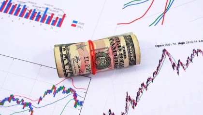 交易者的选择：自营交易与使用外汇交易信号服务的利弊