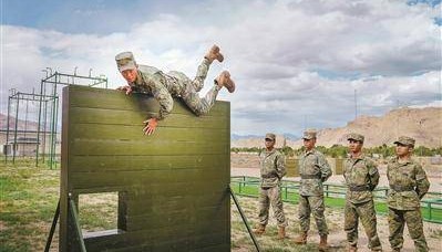 障碍训练请来陆军“教头”