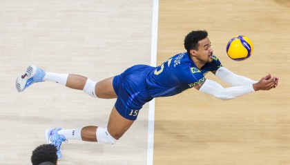 （体育）排球——男排世锦赛：中国队不敌巴西队