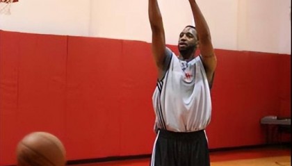 交易分析：2010年火箭卖麦迪是亏了还是赚了？大赚血赚！