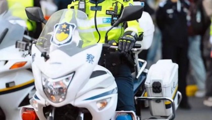 上海外滩“最美女警”被盯上！为了拍她，有人连续蹲守几天