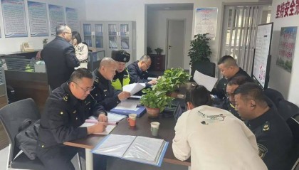 排查风险隐患，筑牢安全防线，青城交警走进“两客一危”企业开展交通安全大检查