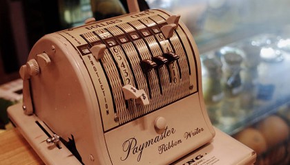 《CWG金融学院》股票与外汇交易中的技术指标组合解析