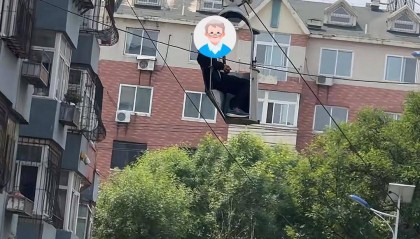 辽宁葫芦岛一老人自制电梯上五楼，居委会：曾申请专利，目前已拆除