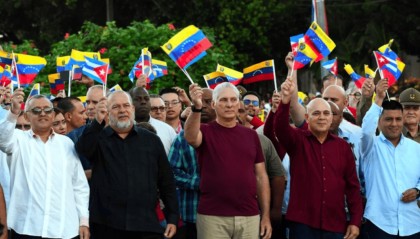 想拿诺奖的特朗普其实很想动武