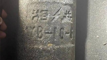 5岁女童被路边水泥杆砸中身亡，家属：40天了，有明显标号的电线杆一直查不到所属单位！当地回应