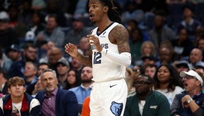 杜兰特在火箭与灰熊的比赛中调侃莫兰特父亲：你儿子不想在这里