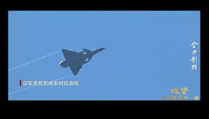 歼10C雷达遭到干扰，迅速请求空警500支援，霹雳15在最后时刻紧紧锁定歼20