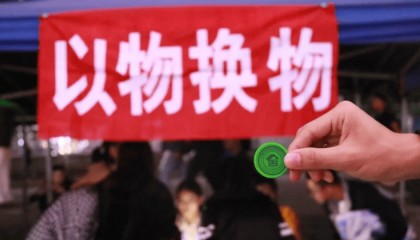 回顾河南老人在建行存120万，儿子结婚取钱，银行：目前倒欠13万