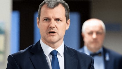 现场！欧洲一国突然驱逐我国外交人员，外交部8字回应，火速引爆全球