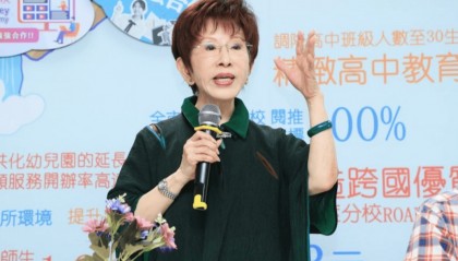 台当局失策了，阅兵刚开幕就决定了战局走向，洪秀柱站的位置不一般