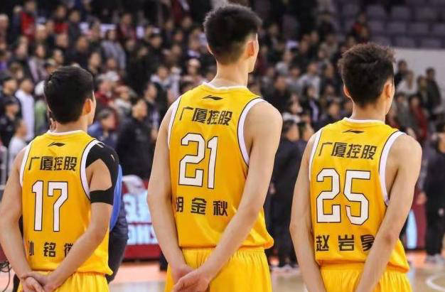 孙铭徽离队！广厦四换一重建，上海成最大受益方