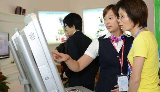 在银行存25万现金，要怎么存才有1万元年息？银行员工告诉你方法