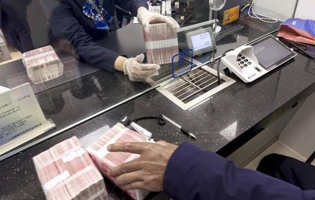 去银行存定期，有“5不要”要牢记？不少人在存款时都“中招”了