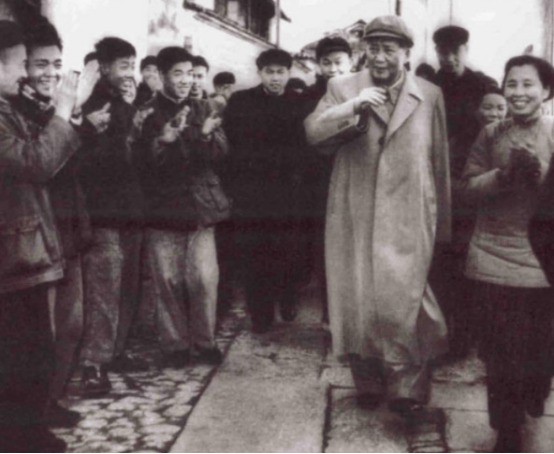 1953年毛主席视察，目光突然聚焦谭震林：你到底在银行存了多少钱