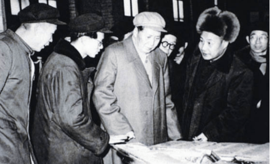 1953年毛主席视察，目光突然聚焦谭震林：你到底在银行存了多少钱