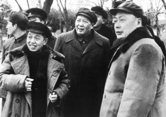 1953年毛主席视察，目光突然聚焦谭震林：你到底在银行存了多少钱