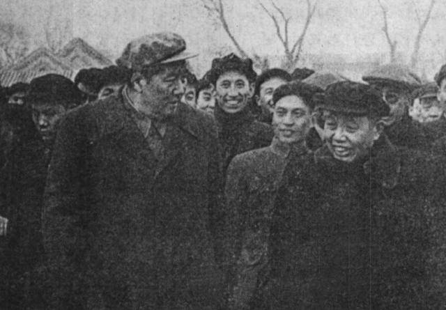 1953年毛主席视察，目光突然聚焦谭震林：你到底在银行存了多少钱