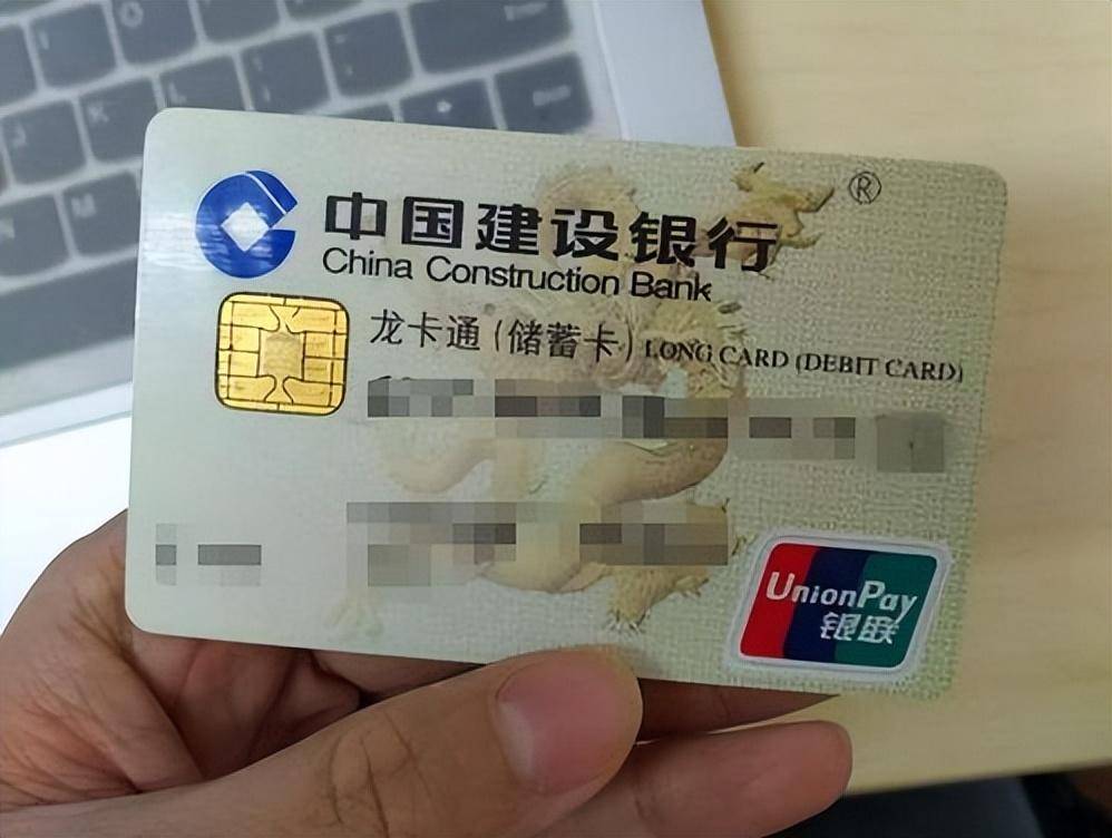 回顾河南老人在建行存120万，儿子结婚取钱，银行：目前倒欠13万