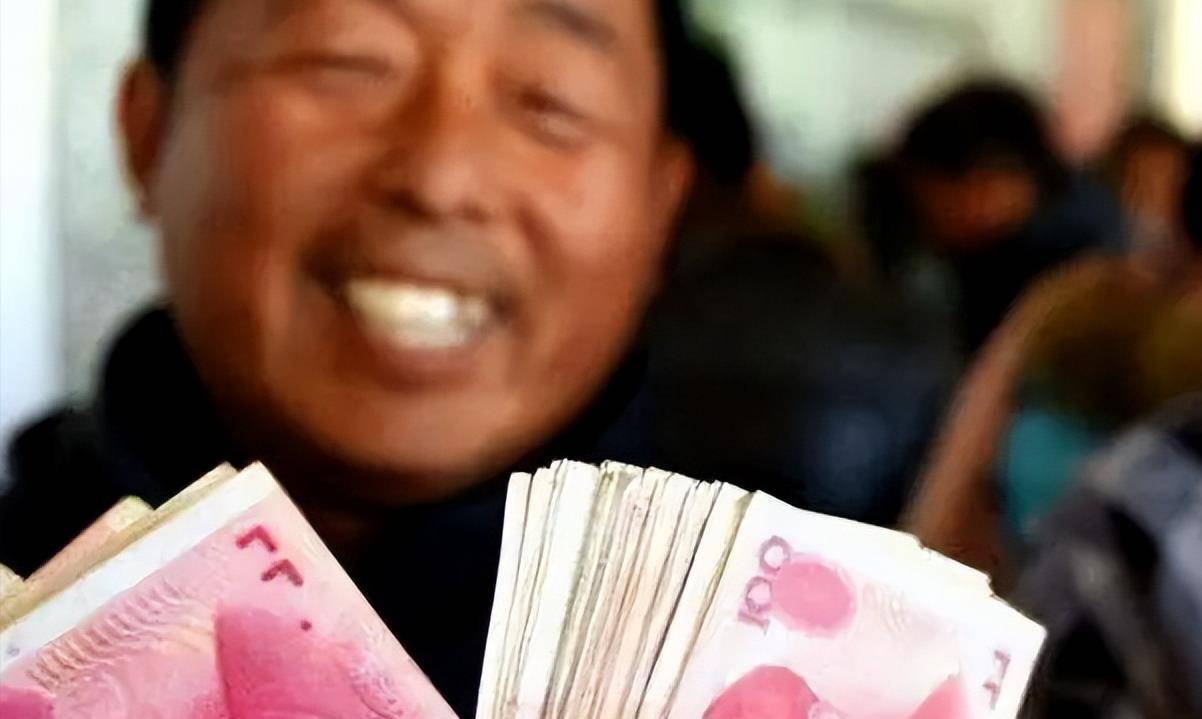 88年河北大爷在银行存了7000块，32年后想取出，银行：钱找不到了