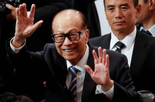 24小时不出声，港澳办坐不住了，企业家选了错误选项，特朗普又出一计
