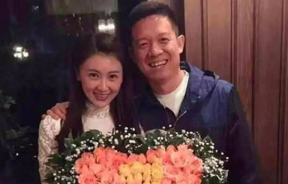 否认资产转移！甘薇宣布与贾跃亭离婚