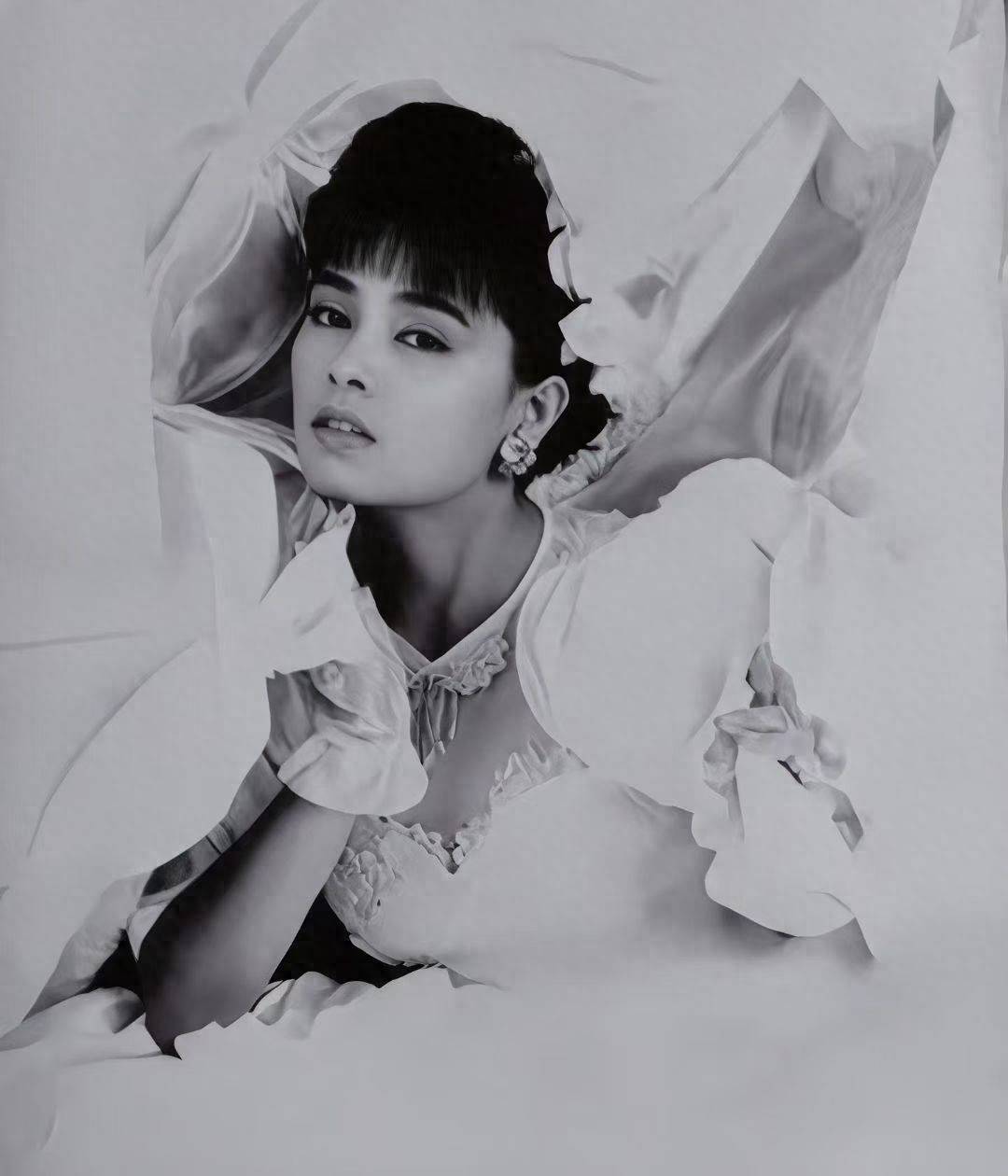 歌手千百惠去世 儿子:妈妈唯一遗憾就是没有看到家乡回归祖国