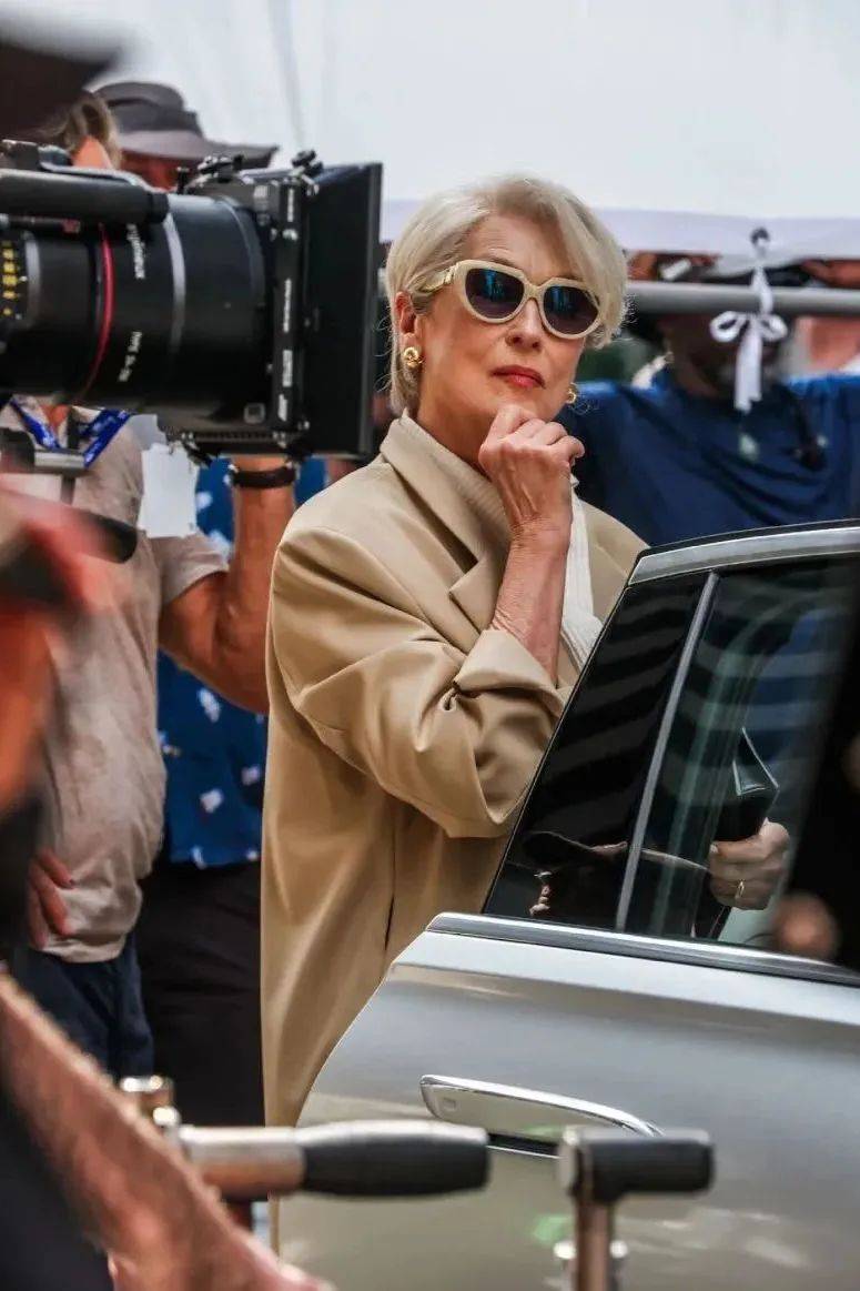 质感女人怎么都在穿这个颜色?