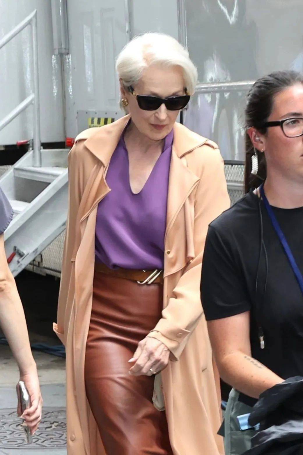 质感女人怎么都在穿这个颜色?