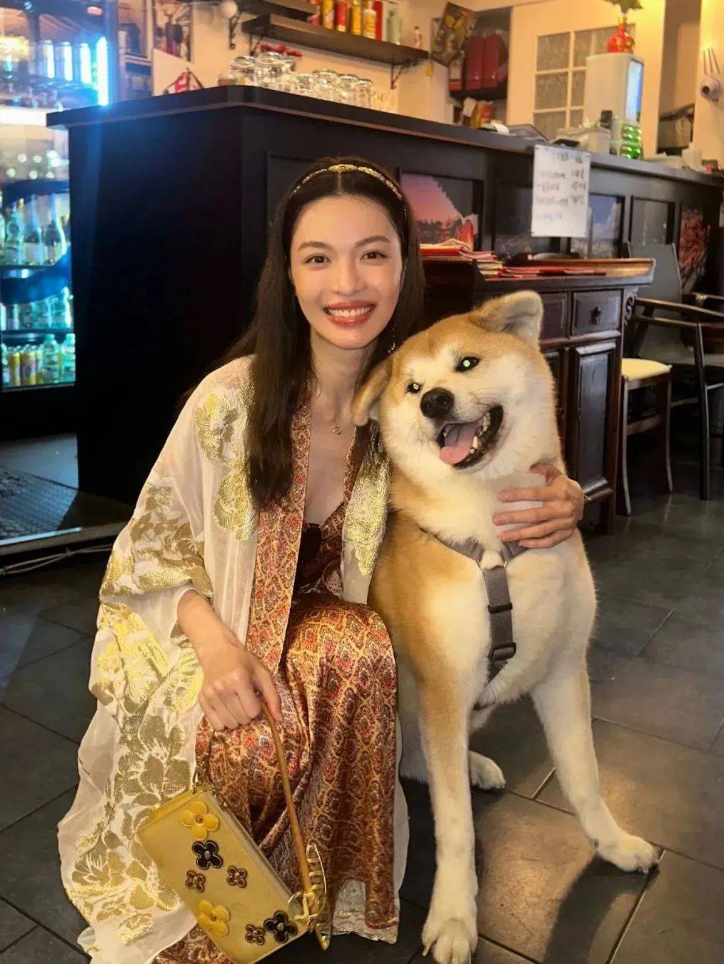 质感女人怎么都在穿这个颜色?