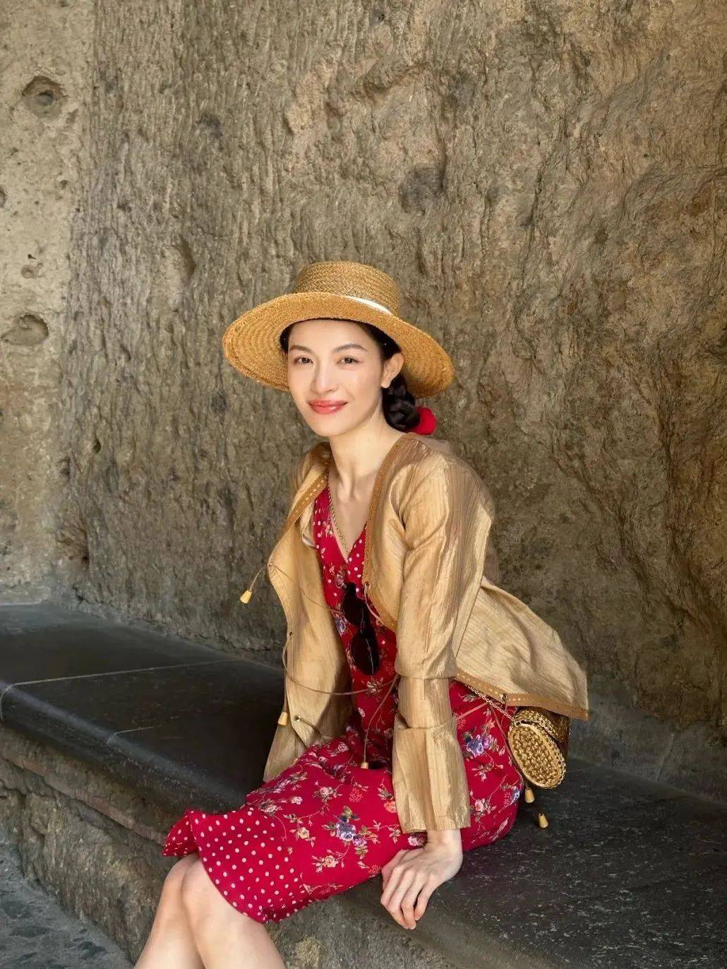 质感女人怎么都在穿这个颜色?