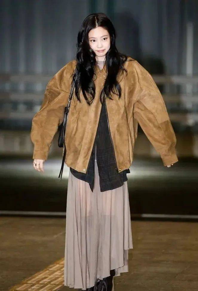 质感女人怎么都在穿这个颜色?