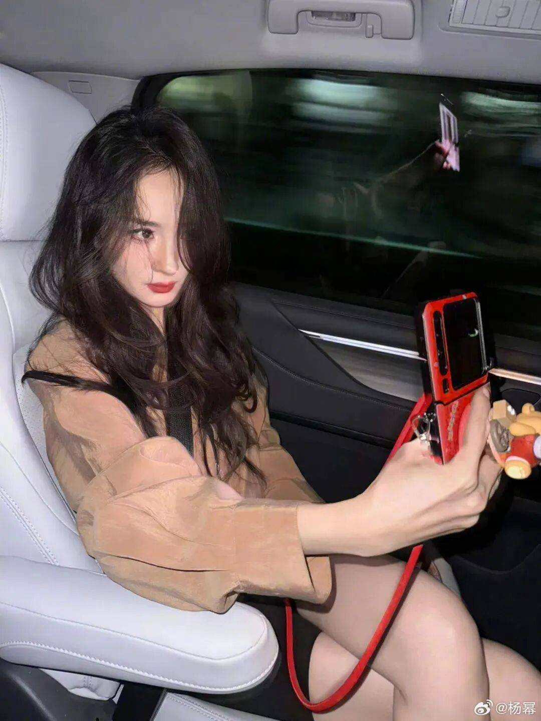 质感女人怎么都在穿这个颜色?