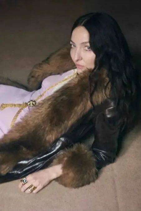 质感女人怎么都在穿这个颜色?