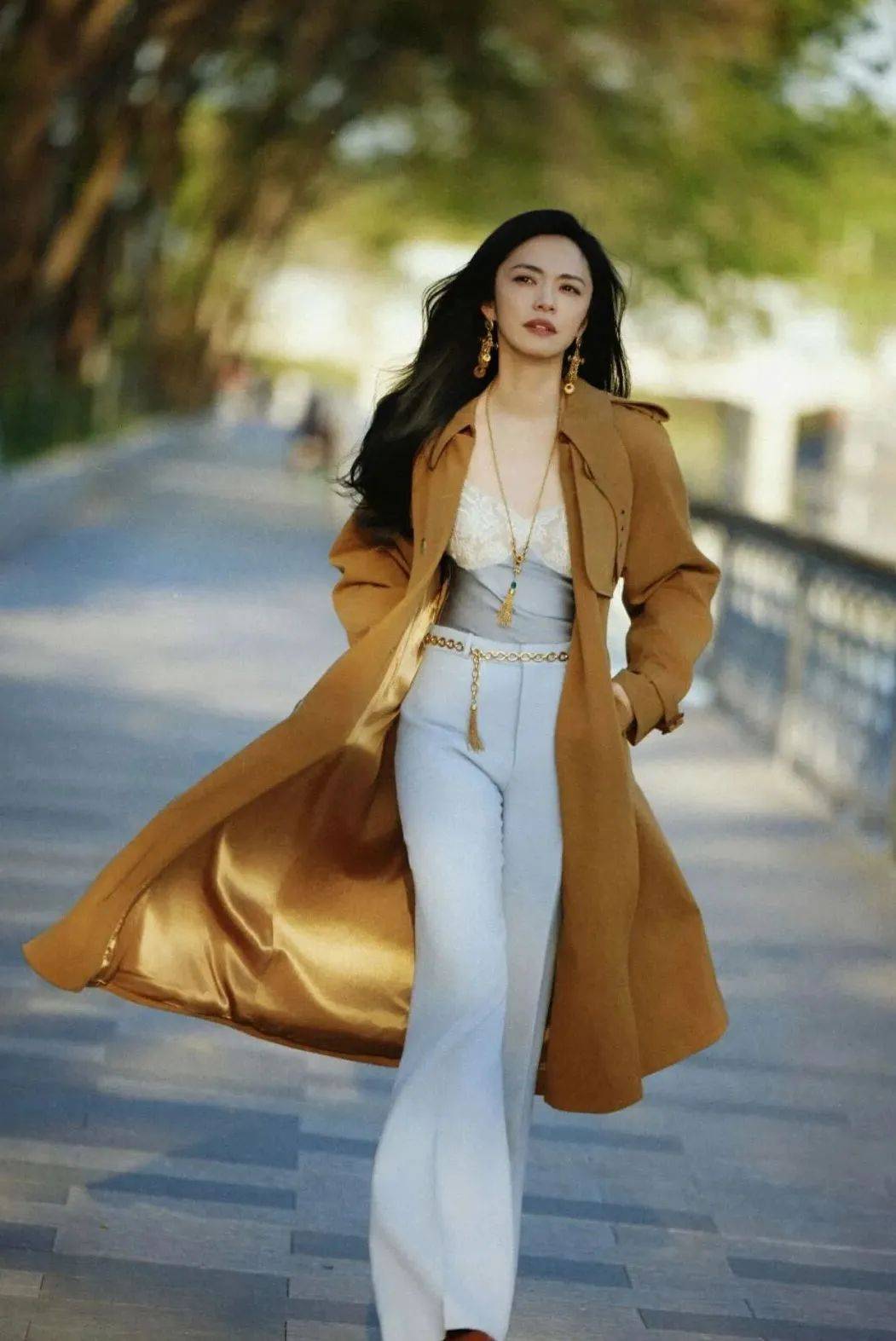 质感女人怎么都在穿这个颜色?