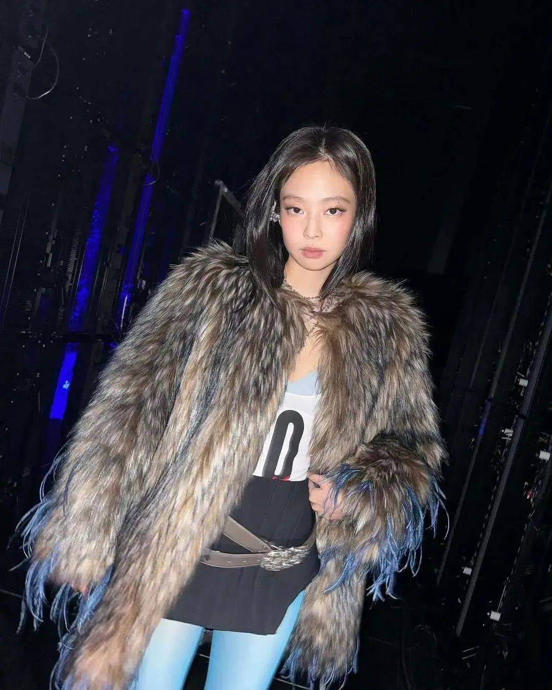 质感女人怎么都在穿这个颜色?