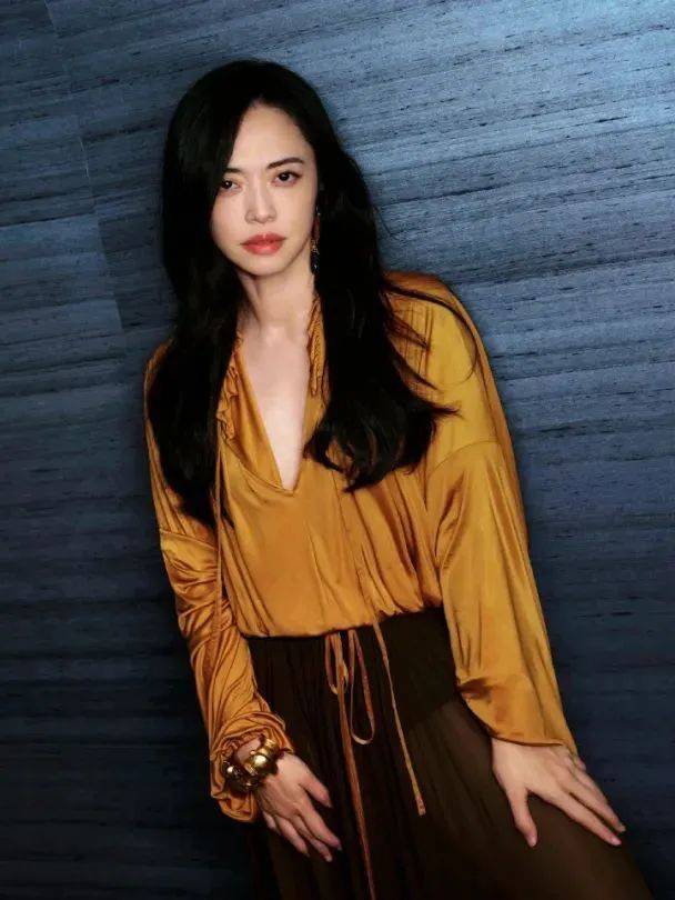 质感女人怎么都在穿这个颜色?