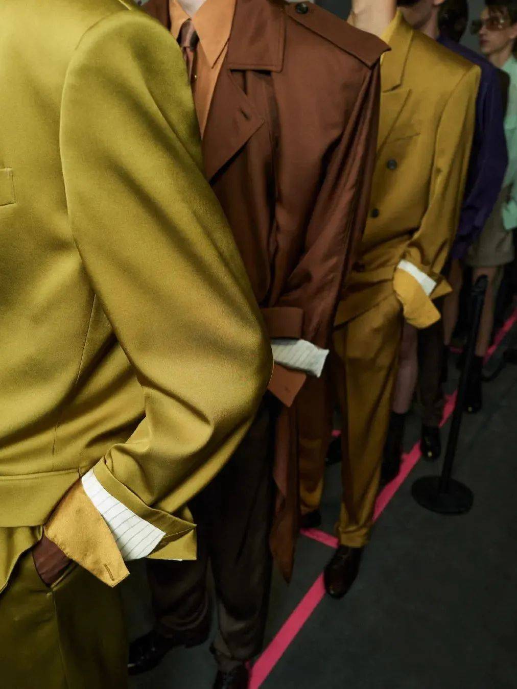 质感女人怎么都在穿这个颜色?